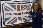 Gillian signs petition of support for British Farmers