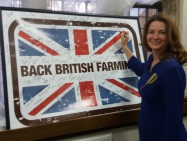 Gillian signs petition of support for British Farmers