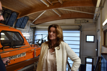 Gillian speaks to RNLI crew